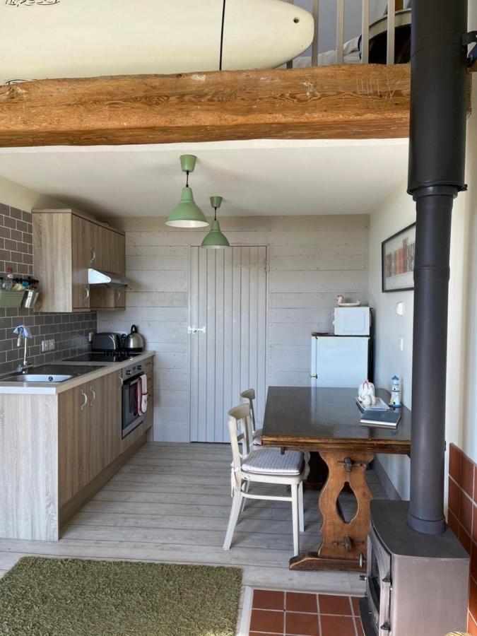 Bike Shed - Beautiful 1-Bed Cottage In Shorwell ภายนอก รูปภาพ