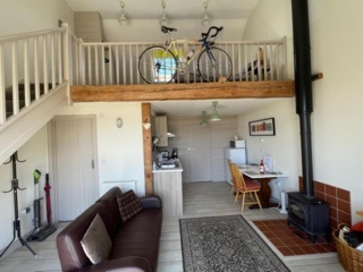 Bike Shed - Beautiful 1-Bed Cottage In Shorwell ภายนอก รูปภาพ