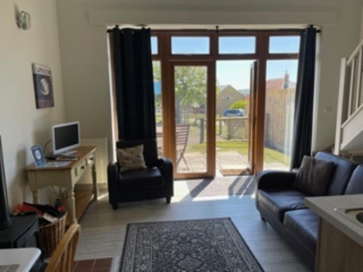 Bike Shed - Beautiful 1-Bed Cottage In Shorwell ภายนอก รูปภาพ